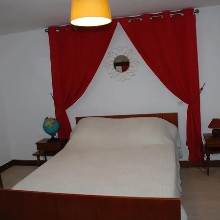 Maison Typique Dans Petit Village Ribérac